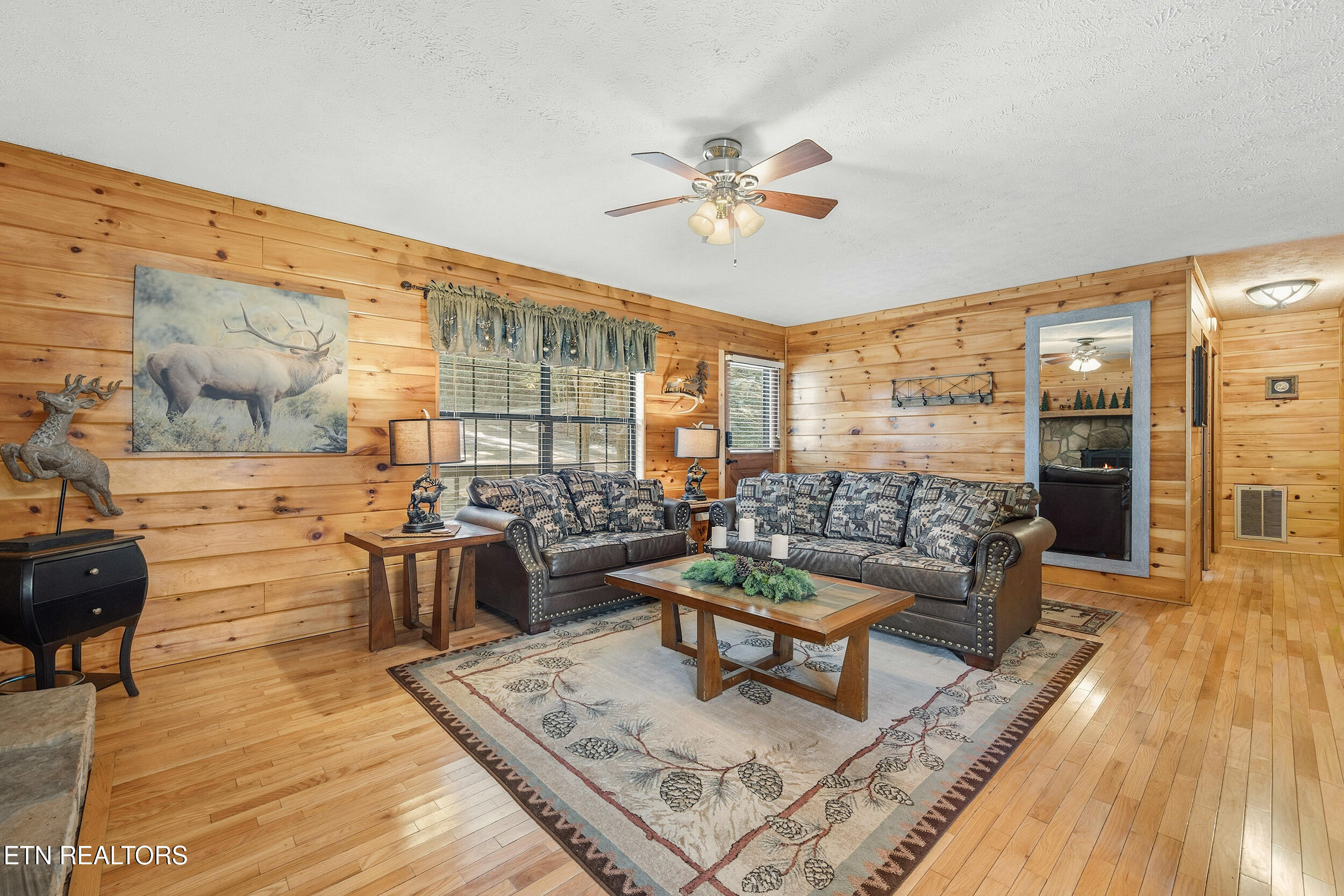 1944 Anderson Way Sevierville, TN 37876 - Photo 4 of 24 Living room