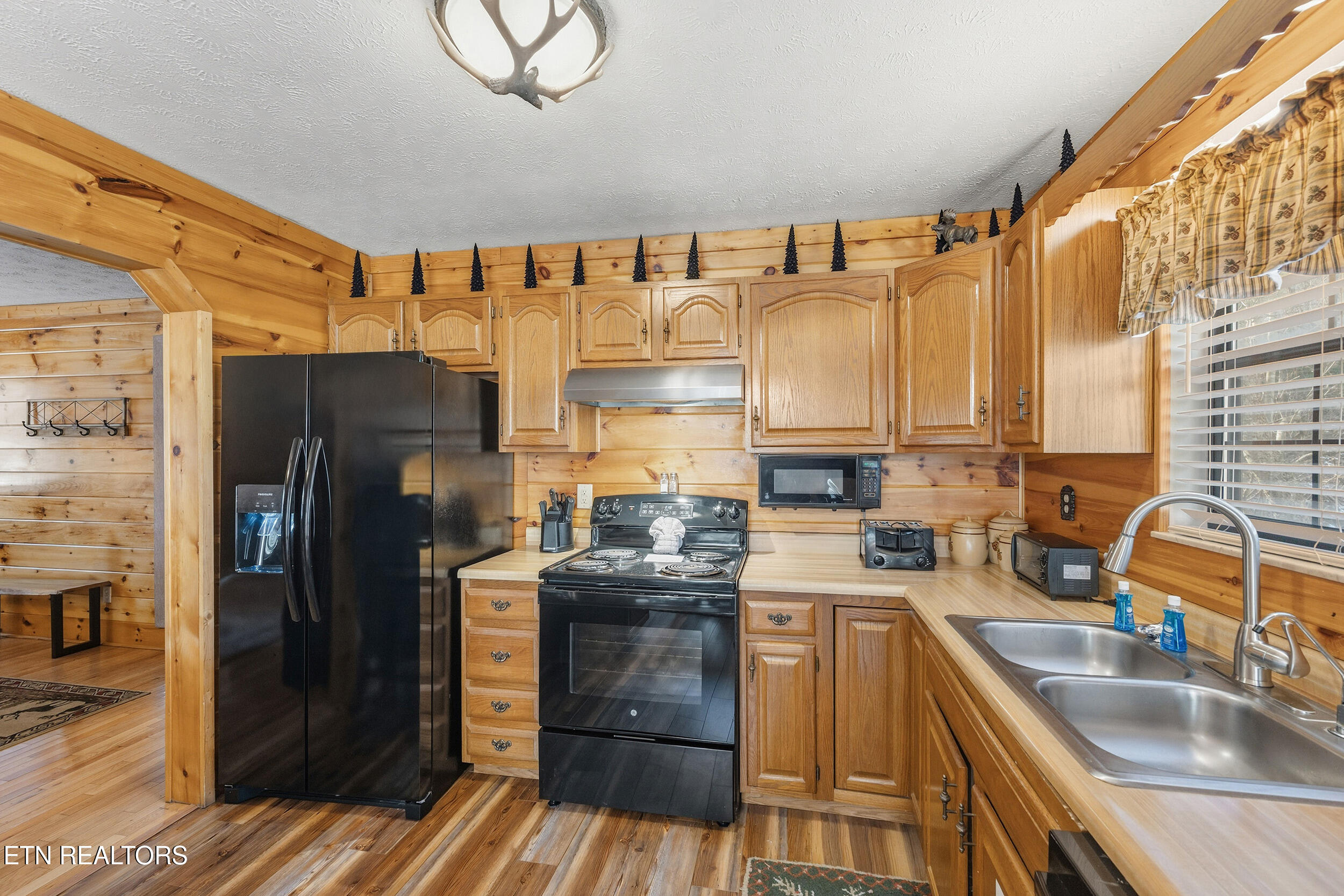 1944 Anderson Way Sevierville, TN 37876 - Photo 9 of 24 Kitchen