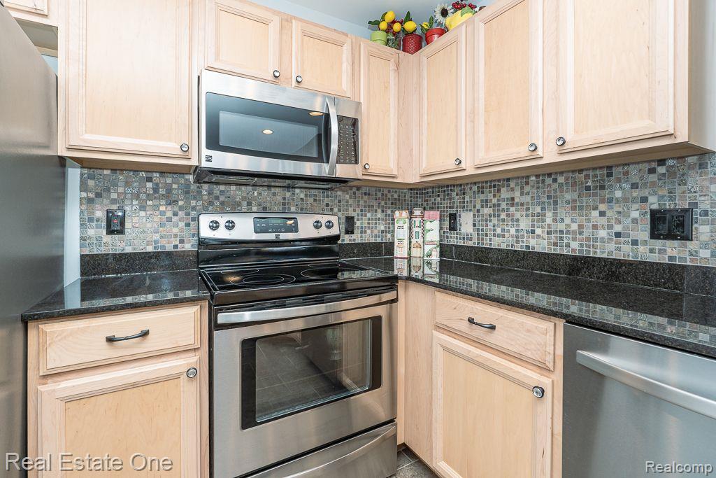 1724 Deepwood Circle, Unit 47 Rochester, MI 48307 - Photo 20 of 41 Gallery Image 20