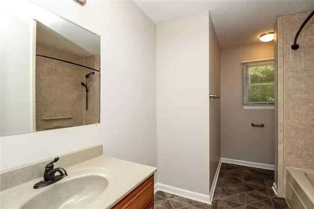 $2,085 | 6471 North Delta Avenue, Kansas City, MO 64151