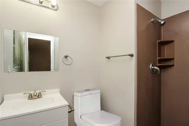 $2,085 | 6471 North Delta Avenue, Kansas City, MO 64151