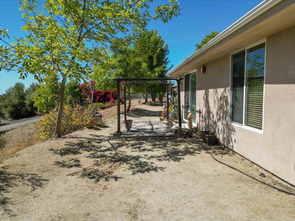 40487 Rock Mountain Drive Fallbrook, CA 92028 - Photo 54 of 57 a view of a back yard of the house