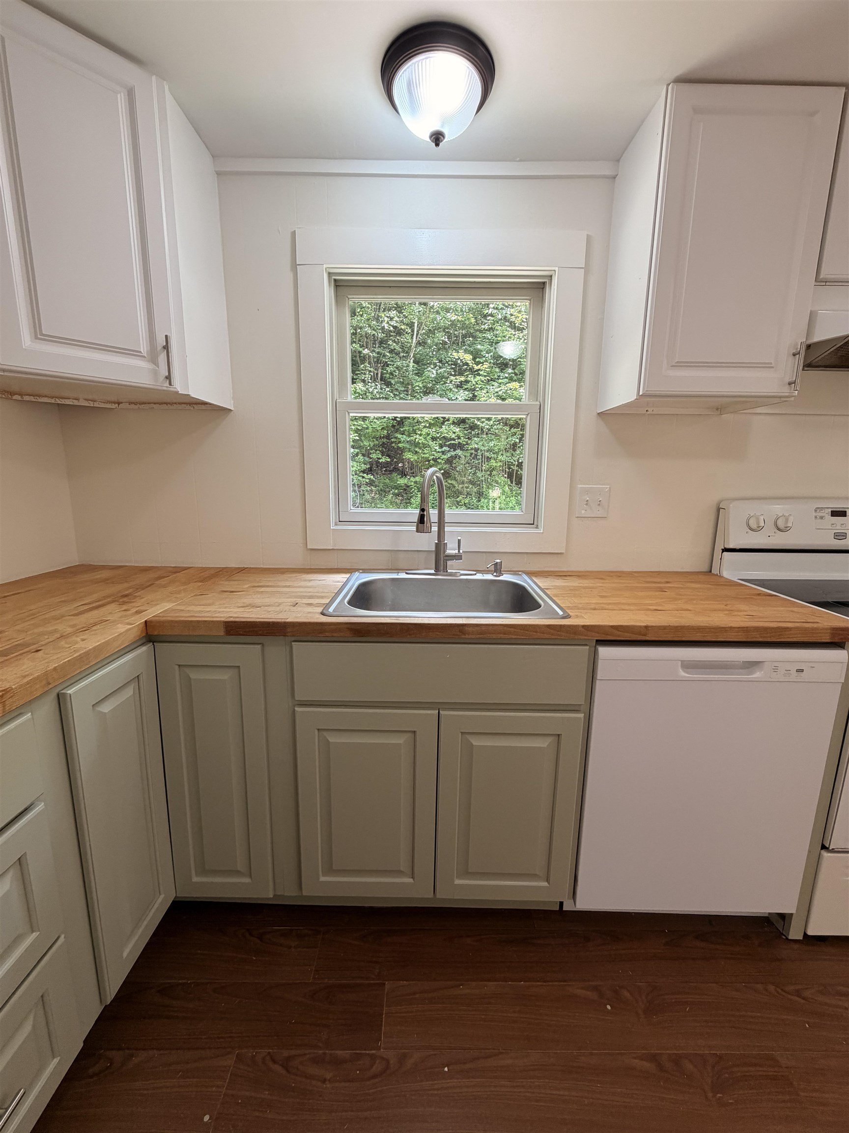 102 Roberts Road Londonderry, VT 05148 - Photo 3 of 17