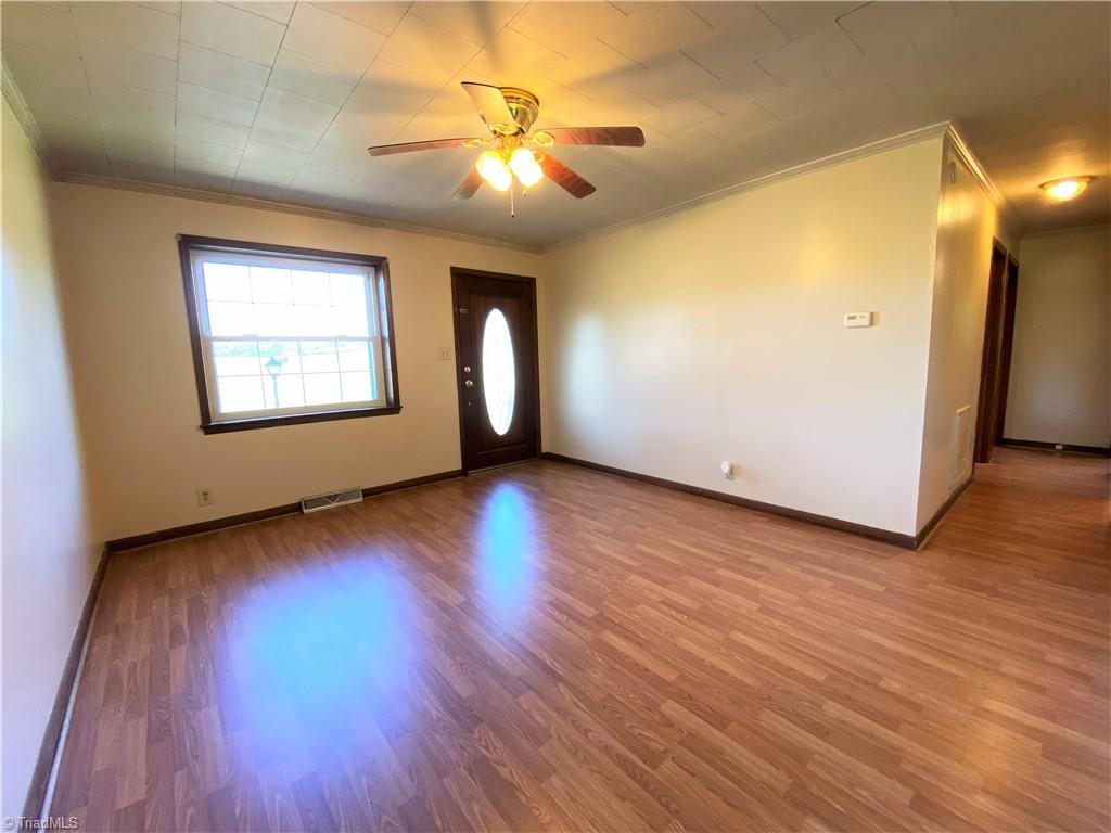 433 Janet Road Stoneville, NC 27048 - Photo 2 of 28 Living room