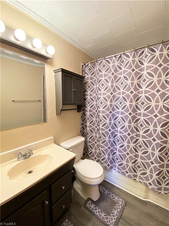 433 Janet Road Stoneville, NC 27048 - Photo 12 of 28 Bathroom