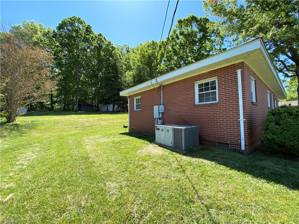 433 Janet Road Stoneville, NC 27048 - Photo 21 of 28 Exterior side view and yard