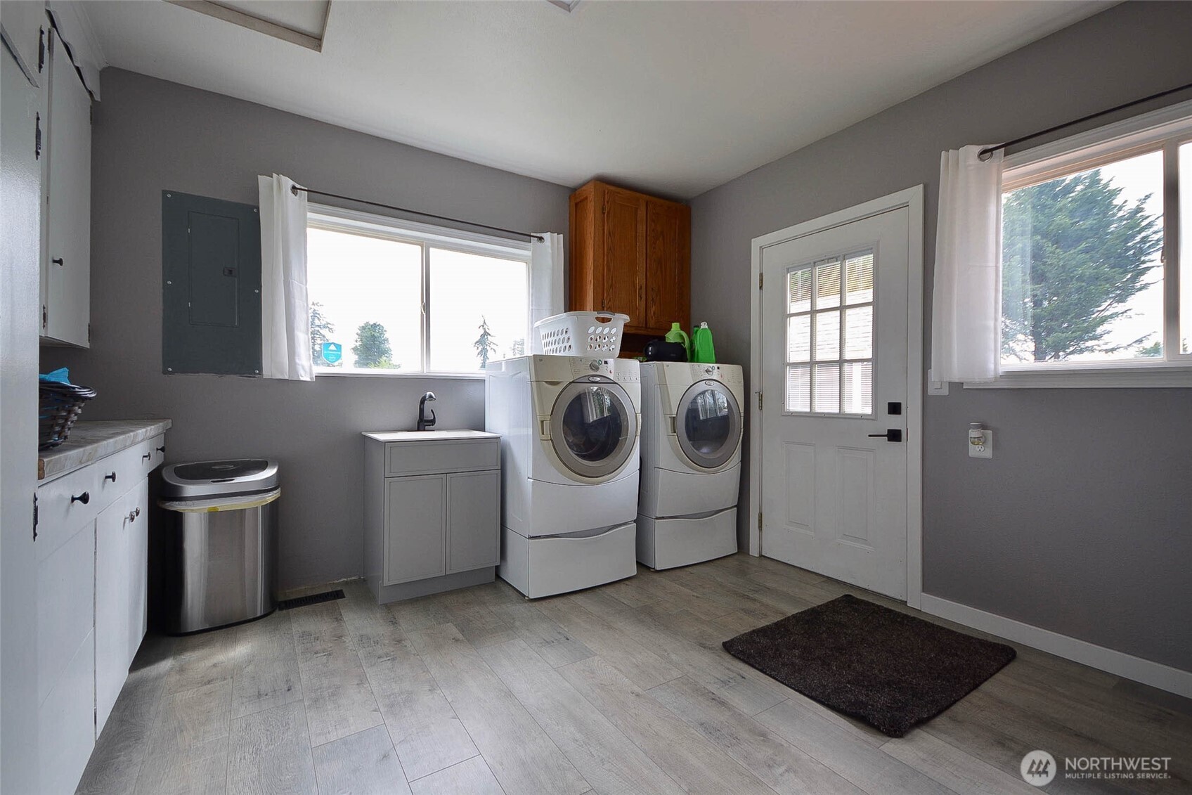 20005 Carper Road Southwest Rochester, WA 98579 - Photo 15 of 35 a utility room with dryer and washer