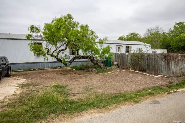 $72,500 | 515 Elm Street, Jourdanton, TX 78026