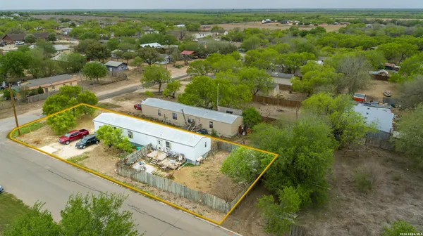 $72,500 | 515 Elm Street, Jourdanton, TX 78026