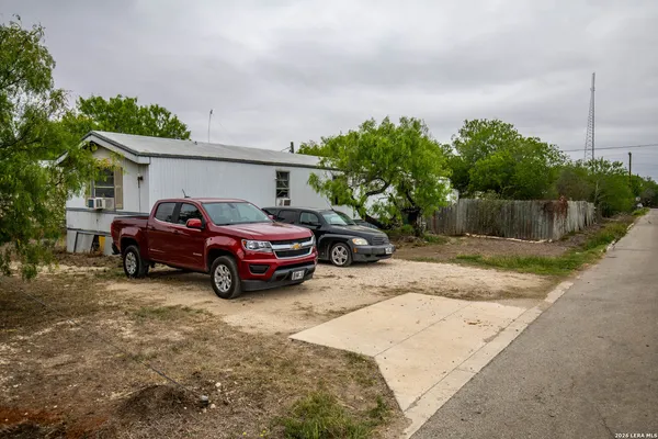 $72,500 | 515 Elm Street, Jourdanton, TX 78026