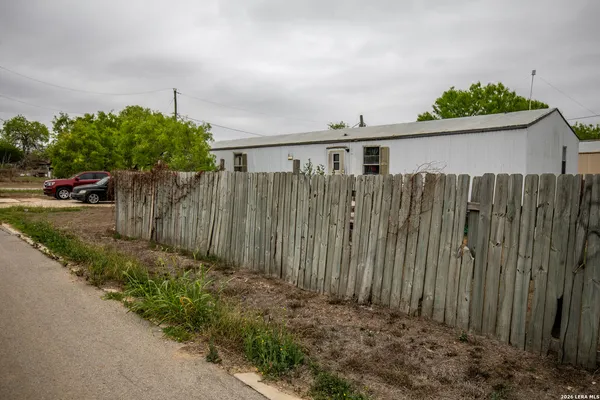 $72,500 | 515 Elm Street, Jourdanton, TX 78026