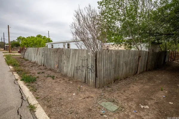 $72,500 | 515 Elm Street, Jourdanton, TX 78026