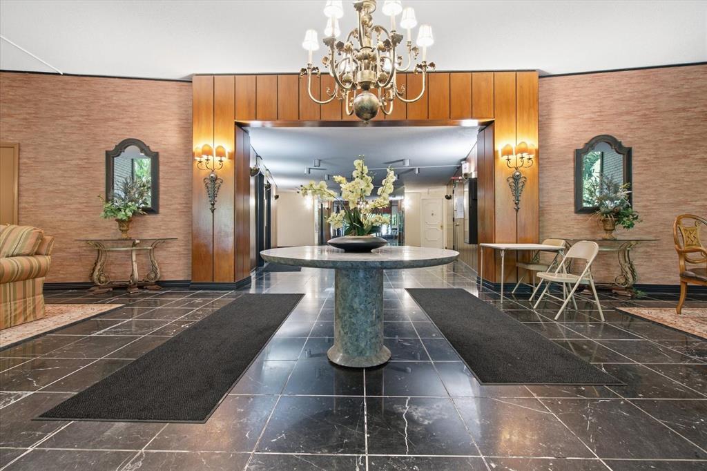 1150 Bower Hill Road, Unit 901A Pittsburgh, PA 15243 - Photo 2 of 41 Foyer