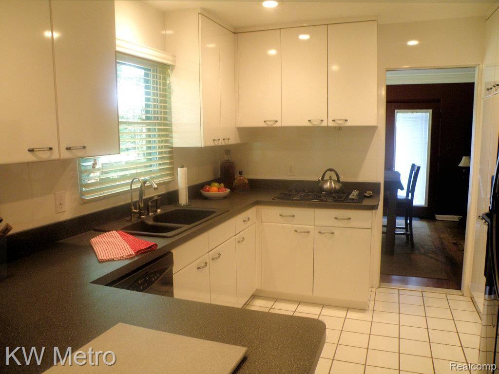 3414 North Adams Road Troy, MI 48084 - Photo 10 of 27 Gallery Image 10
