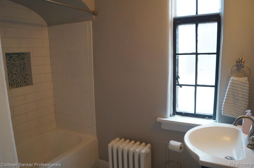 19440 Gainsborough Road Detroit, MI 48223 - Photo 38 of 47 Gallery Image 38