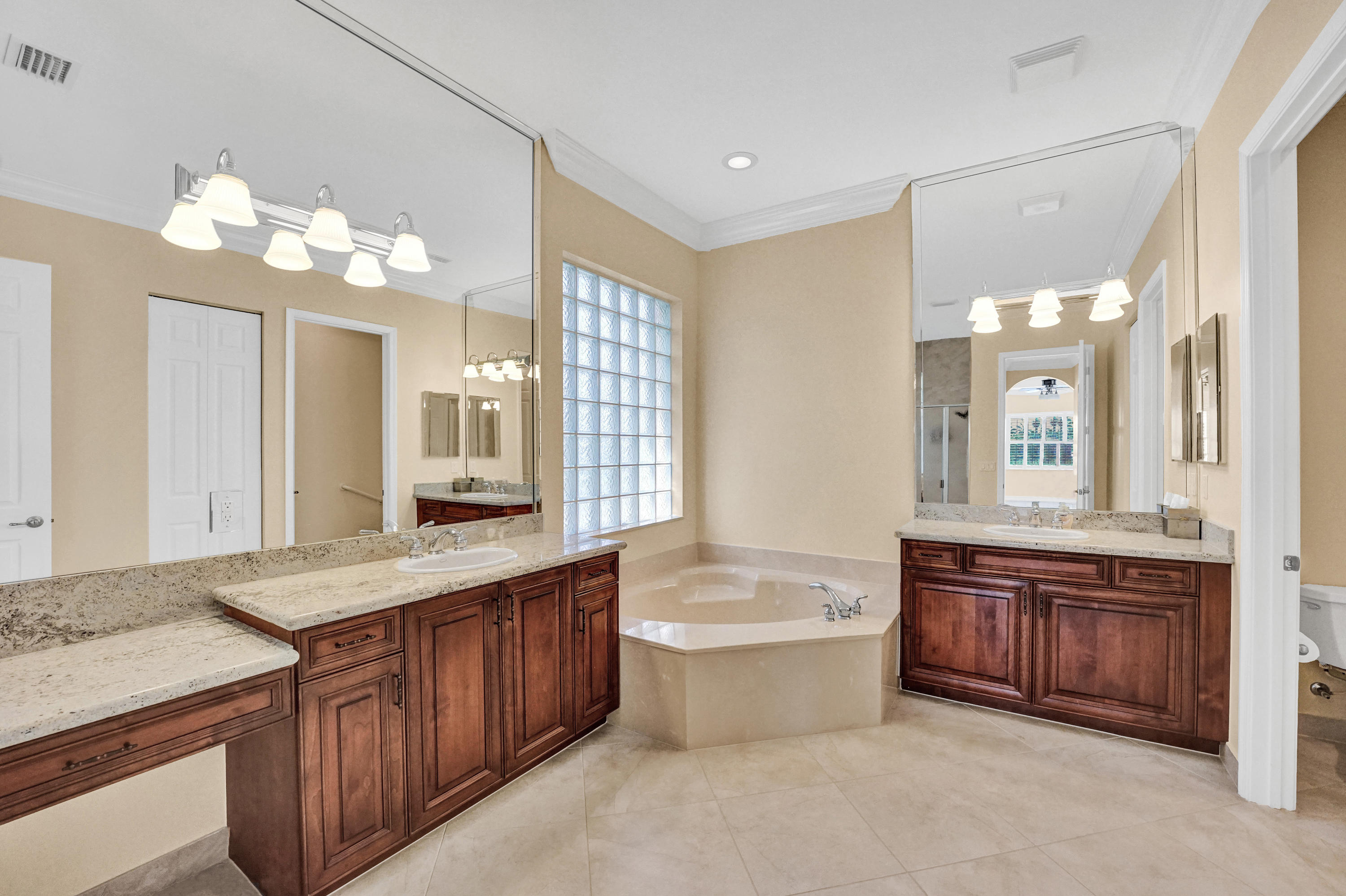 10720 Whitewind Circle Boynton Beach, FL 33473 - Photo 24 of 35 RJP02744