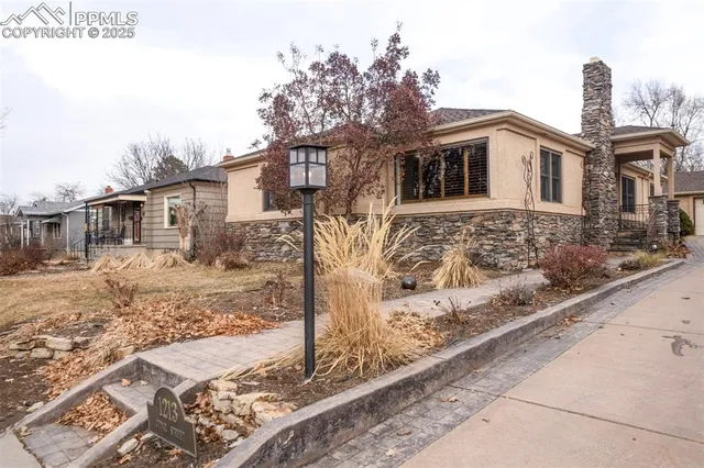 a view of yard with tree