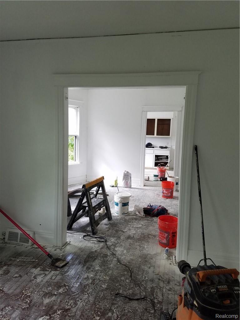 1467 Harding Street Detroit, MI 48214 - Photo 3 of 6 20170914_110222.jpg