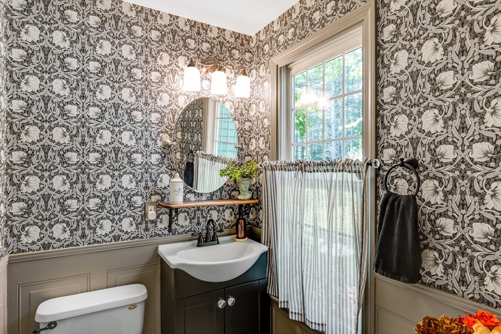 439 Wethersfield Street Rowley, MA 01969 - Photo 13 of 42