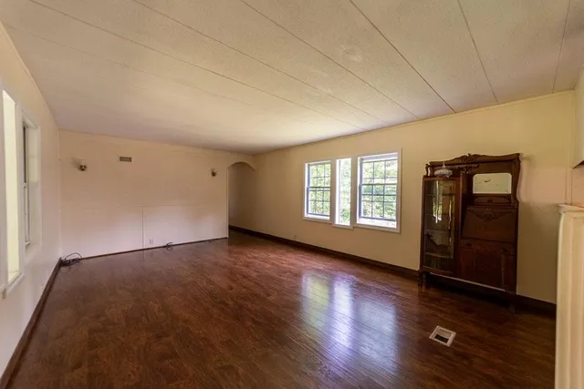 $1,895 | 368 N Road, Danbury, NH 03230