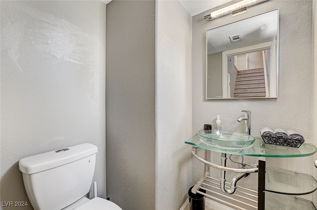 3370 Cave Primrose Street Las Vegas, NV 89117 - Photo 16 of 48