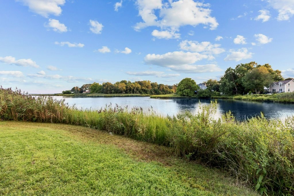 150 Old Mill Boulevard Warwick, RI 02889 - Photo 3 of 40