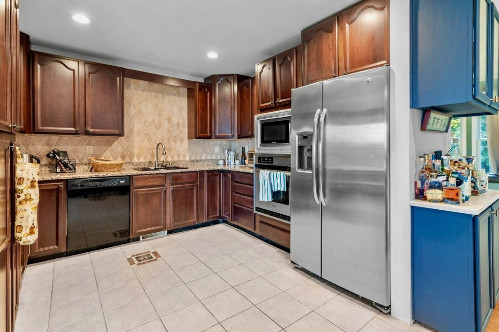 150 Old Mill Boulevard Warwick, RI 02889 - Photo 10 of 40