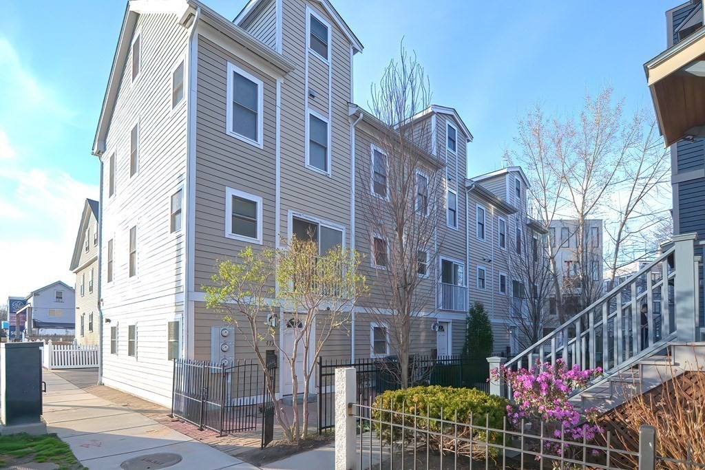 475 Concord Avenue, Unit 475, Cambridge, MA 02138 Compass