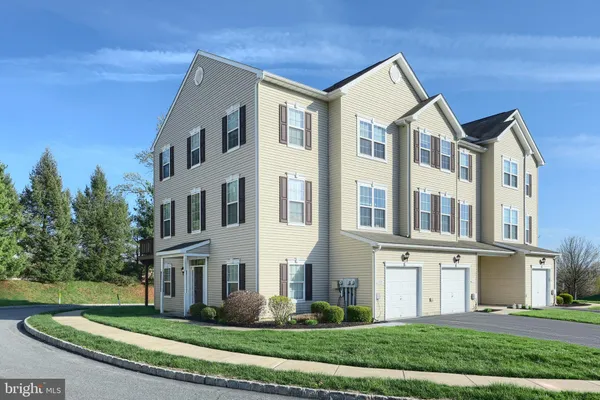 $220,000 | 2305 Sunny Hill Circle, Unit 2305, York, PA 17406