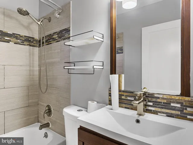 $2,495 | 916 Highview Drive, Capitol Heights, MD 20743