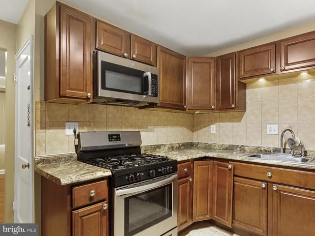 $2,495 | 916 Highview Drive, Capitol Heights, MD 20743