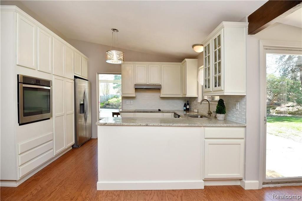 6037 Deguise Court Rochester Hills, MI 48306 - Photo 17 of 31