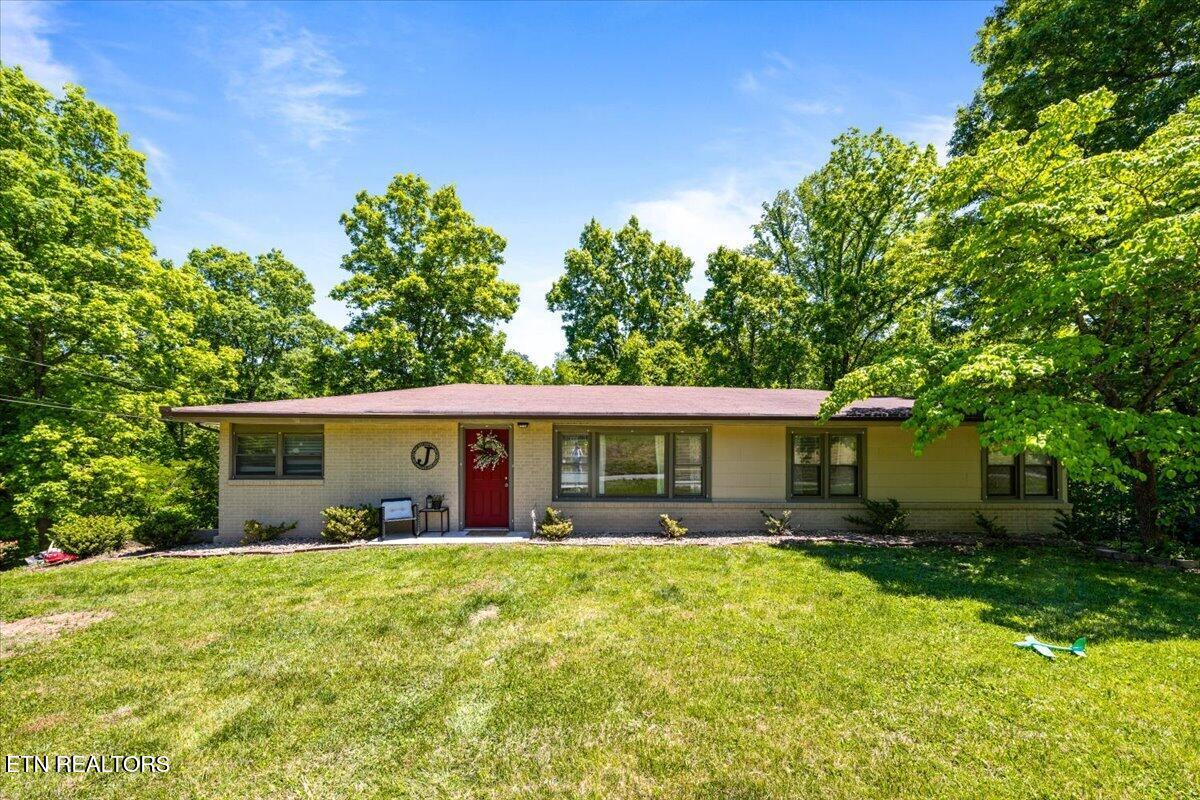 905 Pinecrest Road Jacksboro, TN 37757 - Photo 1 of 31 03-905 Pinecrest Rd