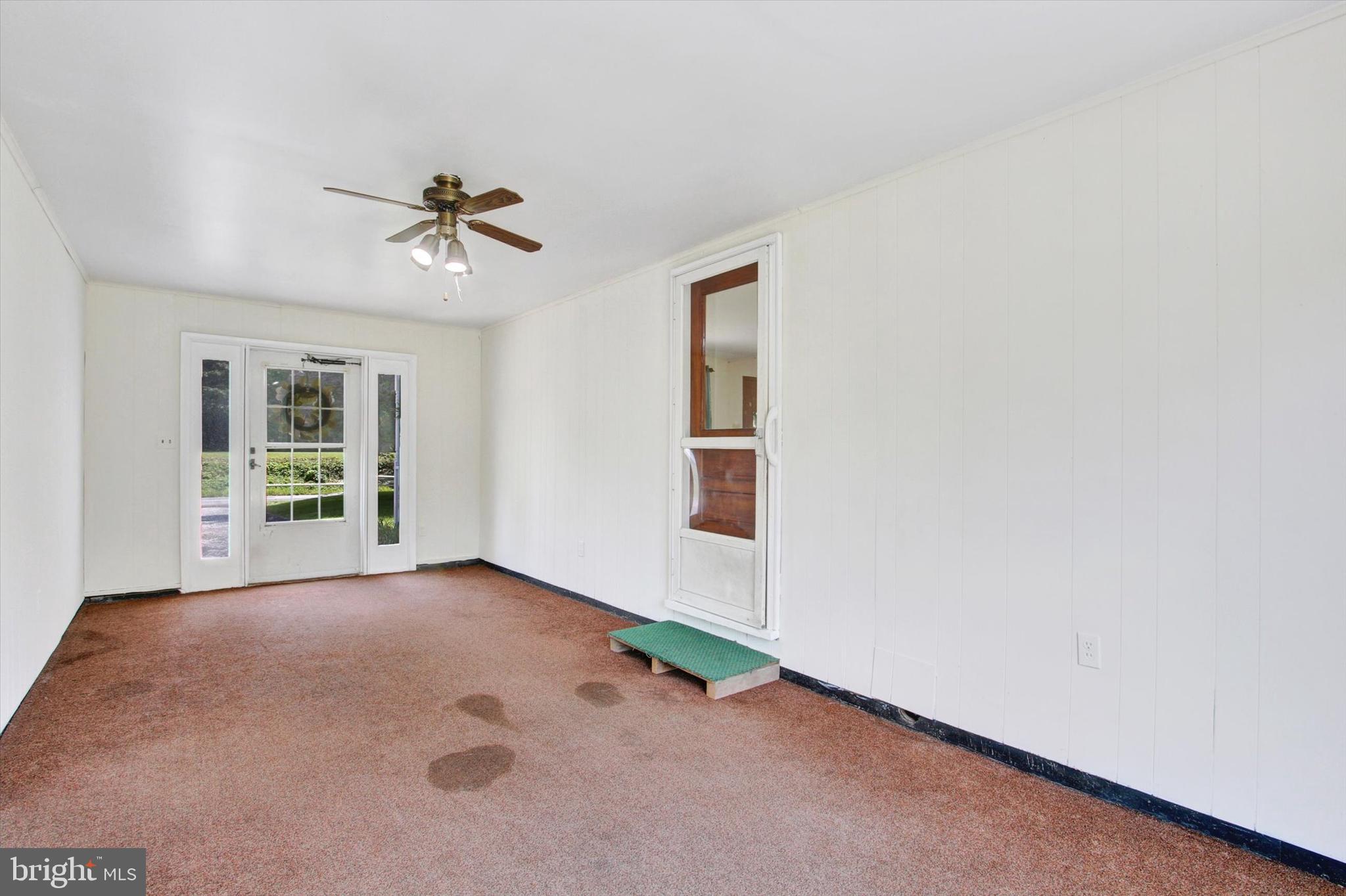 3231 Taneytown Road Gettysburg, PA 17325 - Photo 17 of 36 a view of room with hardwood floor and ceiling fan