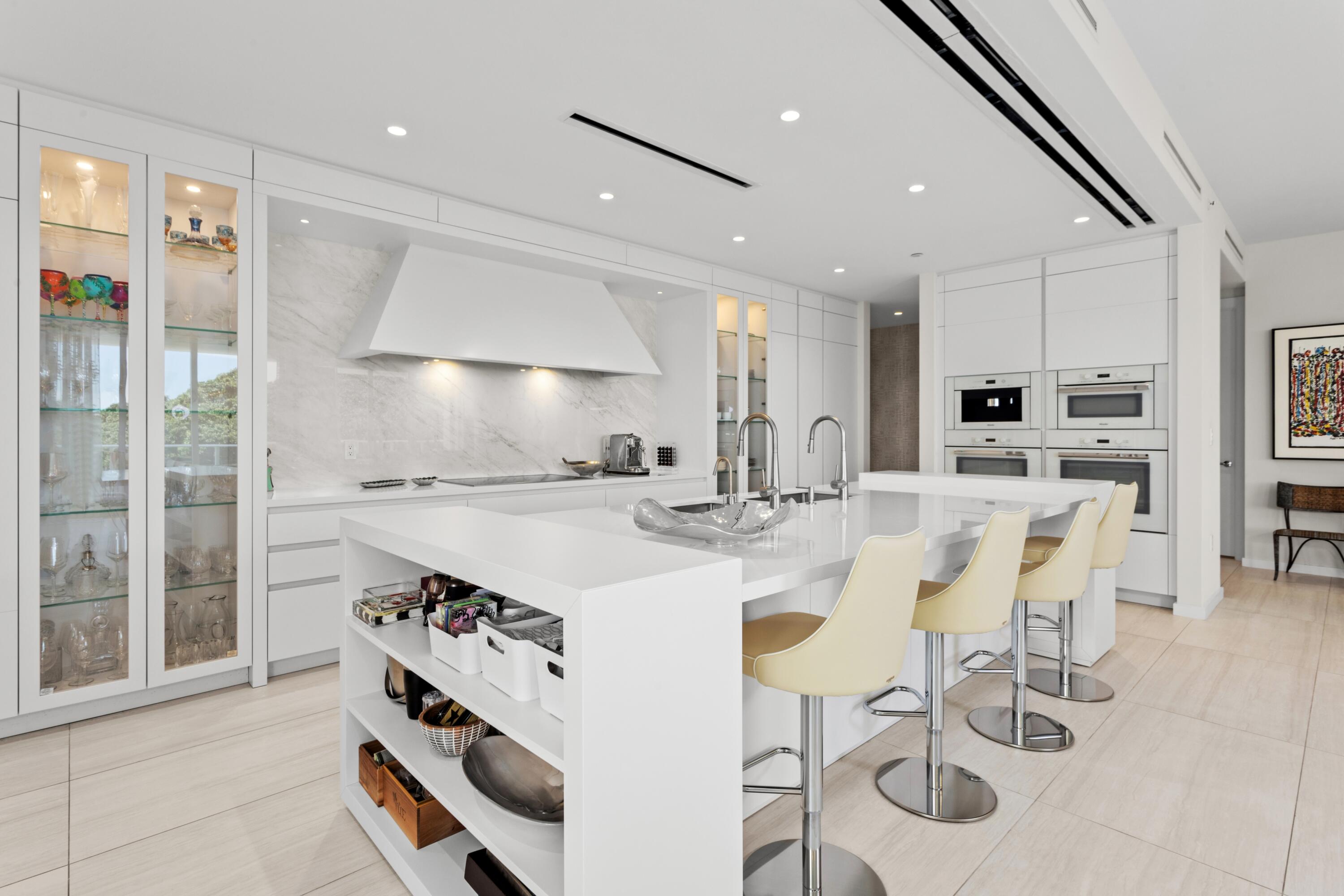 200 Southeast Mizner Boulevard, Unit 518 Boca Raton, FL 33432 - Photo 18 of 62 KITCHEN