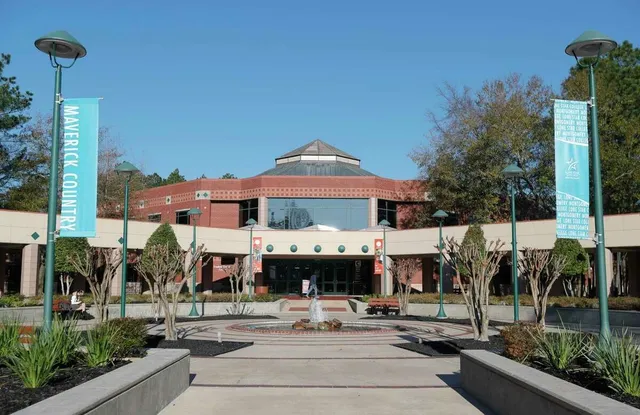 $1,995 | 75 Summer Haze Circle, The Woodlands, TX 77382