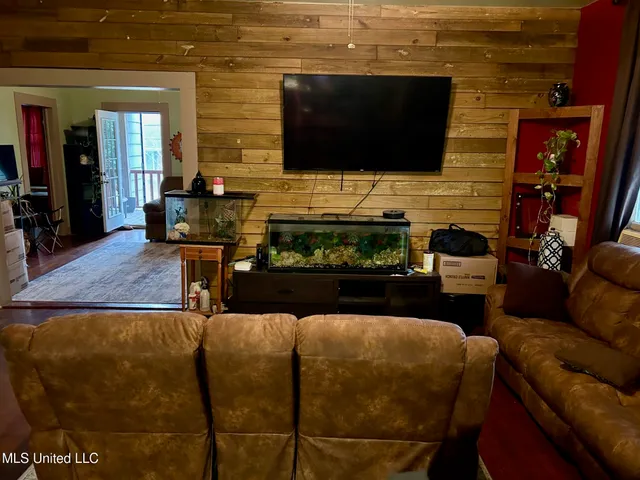 $130,000 | 1057 Oak Avenue, McComb, MS 39648