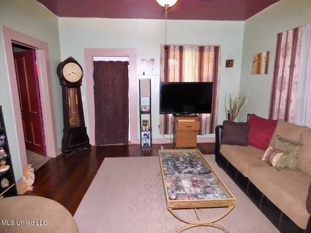 $130,000 | 1057 Oak Avenue, McComb, MS 39648