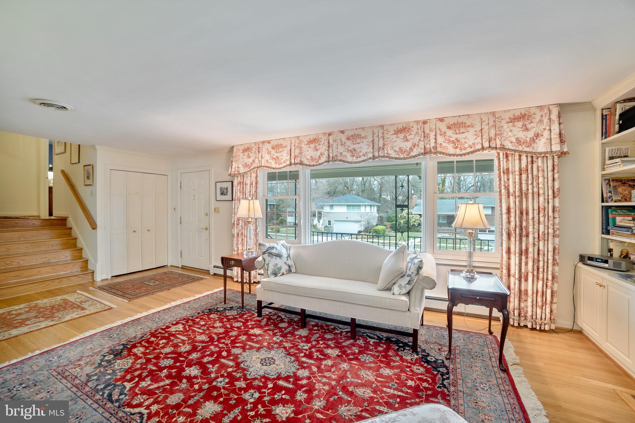 6123 Haddon Hall Road Baltimore, MD 21212 - Photo 2 of 27 spacious living room