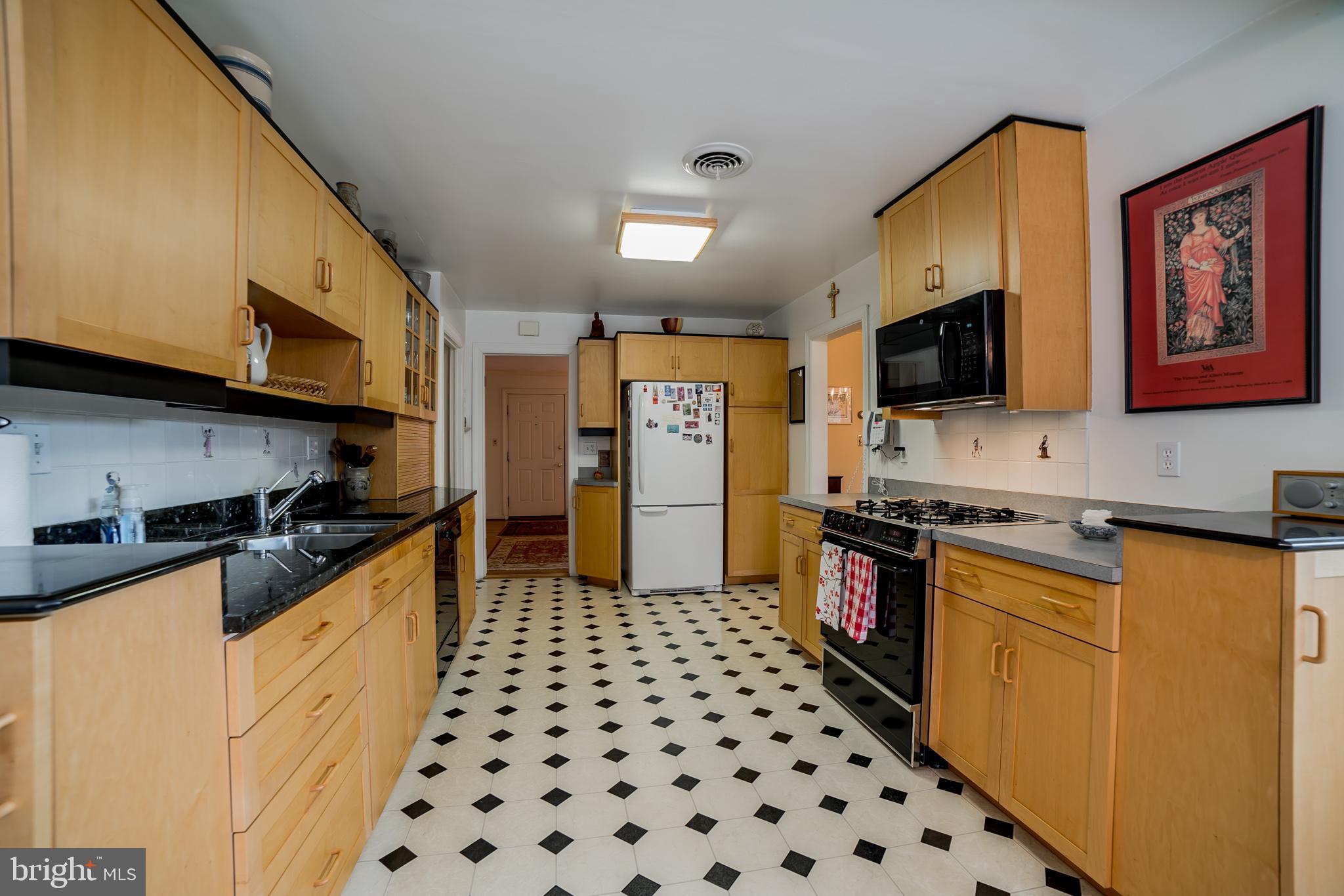 6123 Haddon Hall Road Baltimore, MD 21212 - Photo 11 of 27 great use of sapce