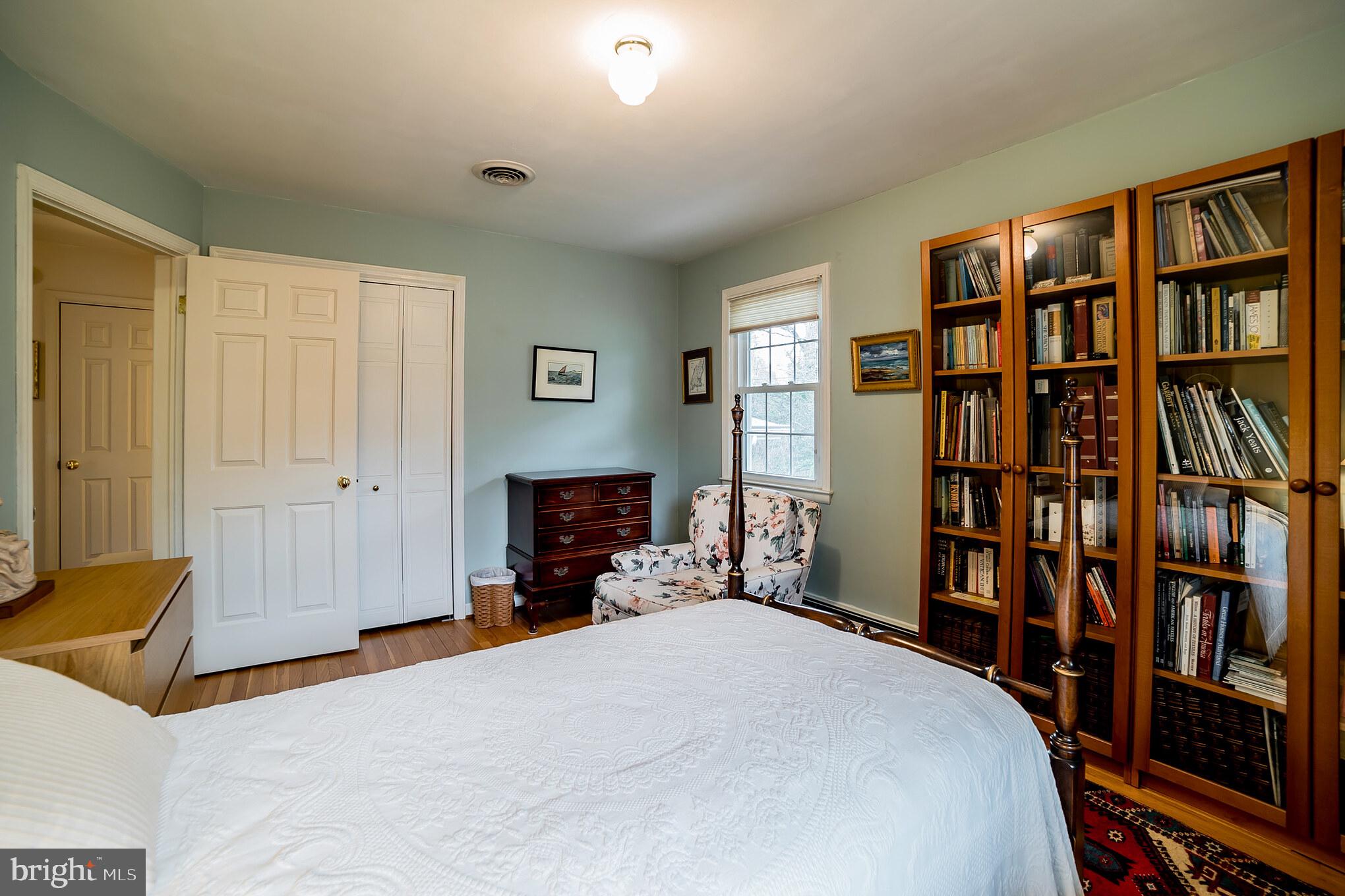 6123 Haddon Hall Road Baltimore, MD 21212 - Photo 18 of 27 built-in bookcases