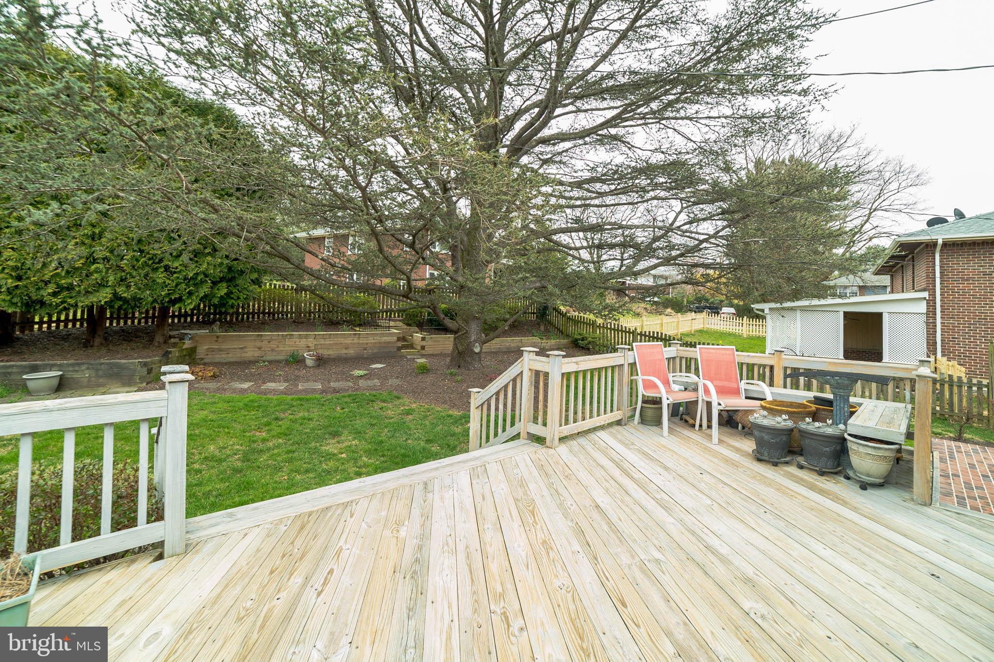 6123 Haddon Hall Road Baltimore, MD 21212 - Photo 24 of 27 large deck off of breakfast room through slider