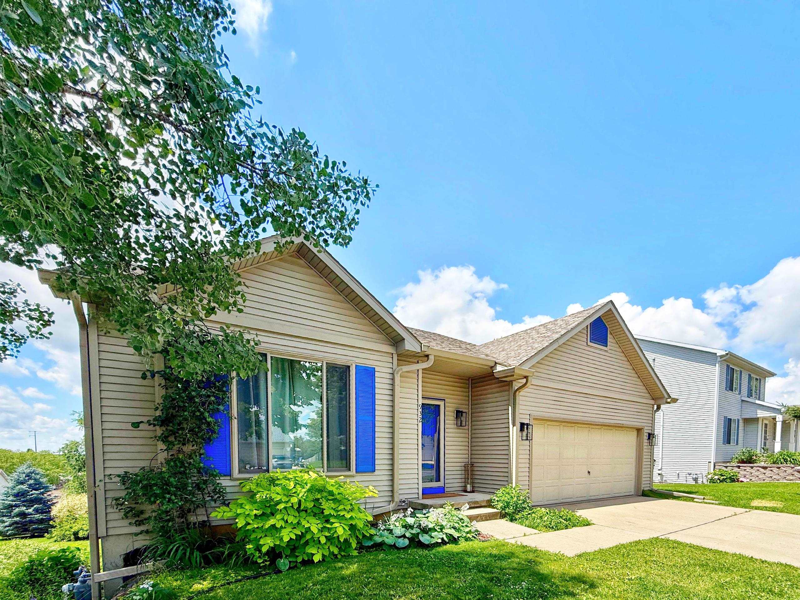 932 Vista Ridge Drive Mount Horeb, WI 53572 - Photo 3 of 35
