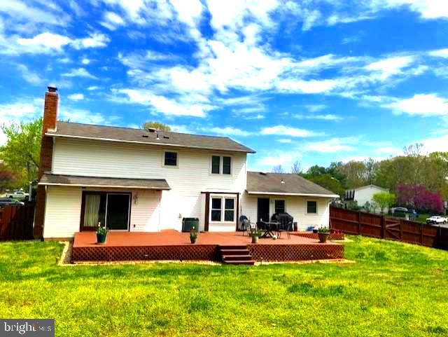 9162 Rockefeller Lane Springfield, VA 22153 - Photo 4 of 45 Deck and yard