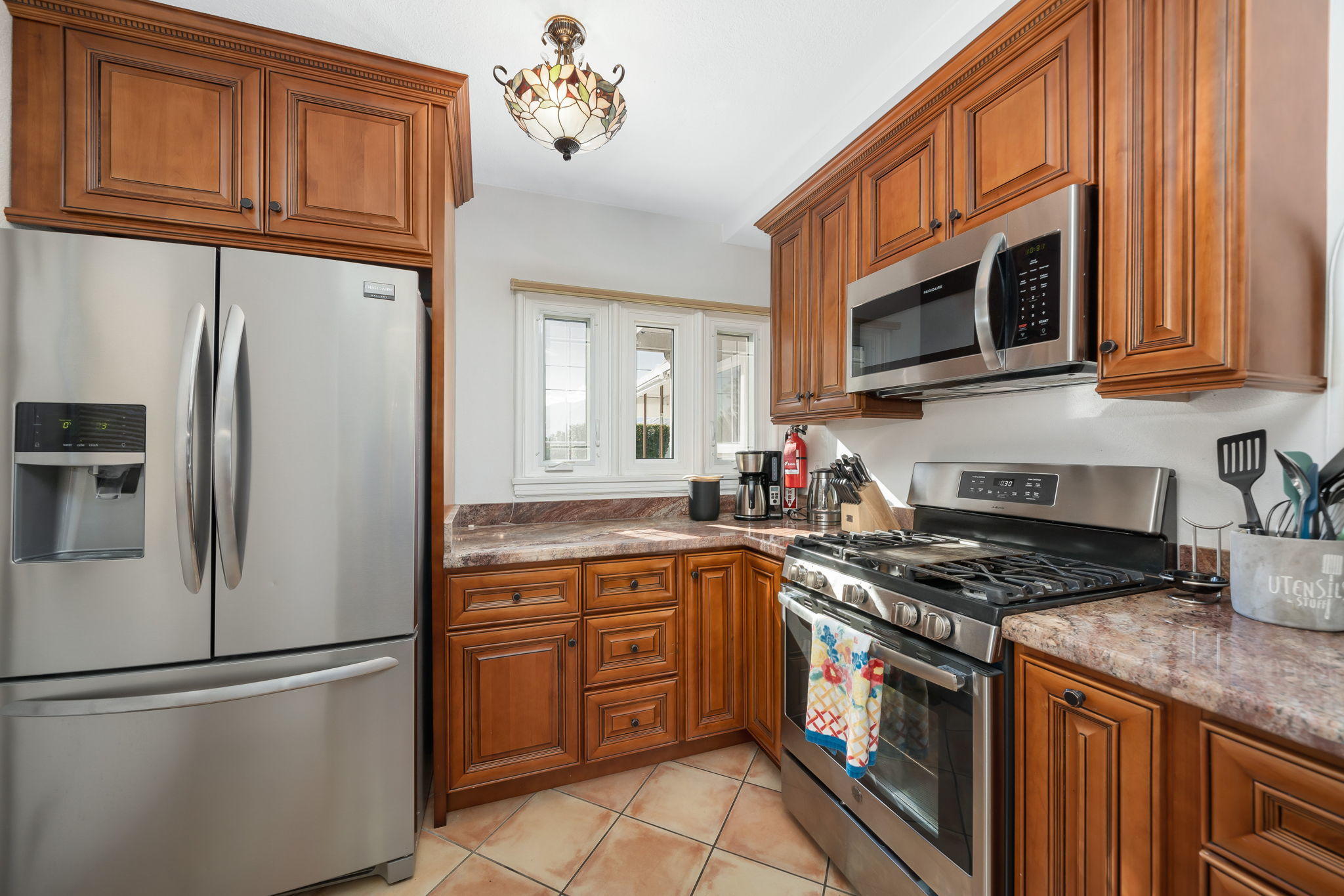 477 East Vía Colusa Palm Springs, CA 92262 - Photo 16 of 49 16-web-or-mls-MGColusa0121_016