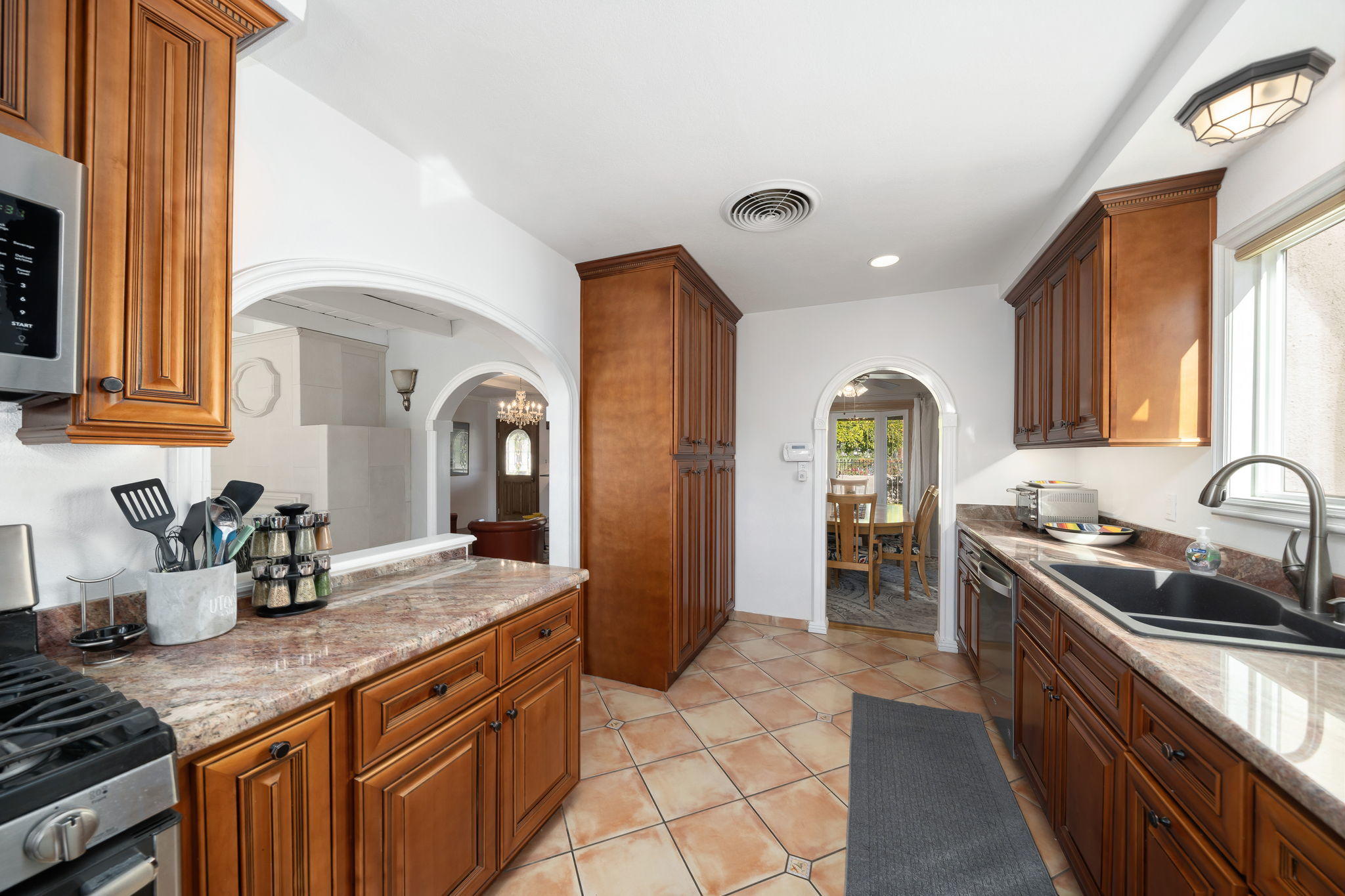 477 East Vía Colusa Palm Springs, CA 92262 - Photo 17 of 49 17-web-or-mls-MGColusa0121_017