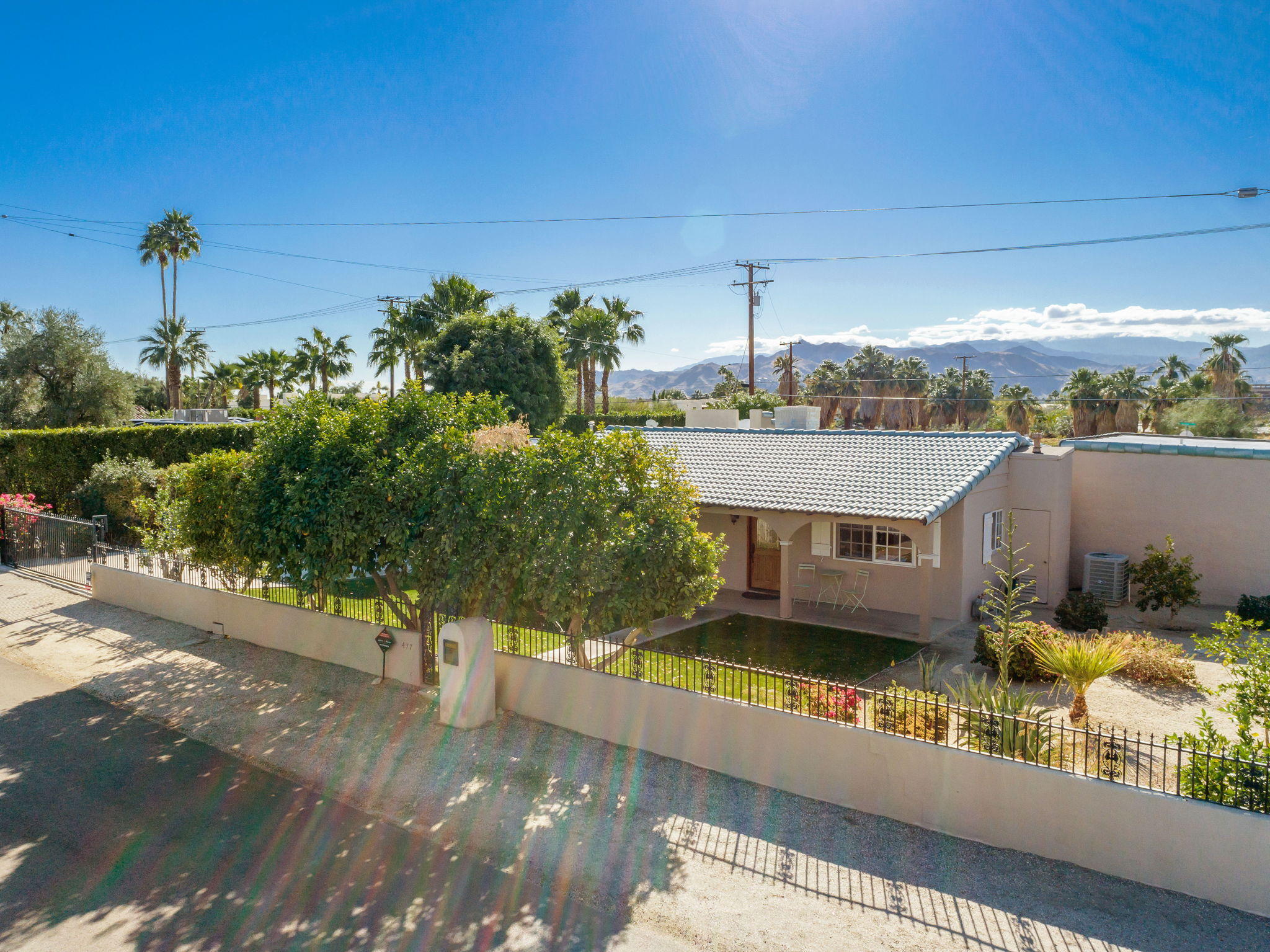 477 East Vía Colusa Palm Springs, CA 92262 - Photo 4 of 49 3-web-or-mls-MGColusa0121_003