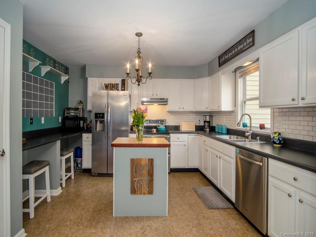 30 North Ridge Point, Unit T3 Sylva, NC 28779 - Photo 8 of 18 a kitchen with refrigerator and window