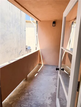 $2,700 | 17000 Burbank Boulevard, Unit 305, Encino, CA 91316