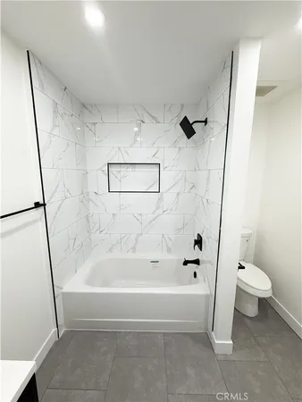 $2,700 | 17000 Burbank Boulevard, Unit 305, Encino, CA 91316